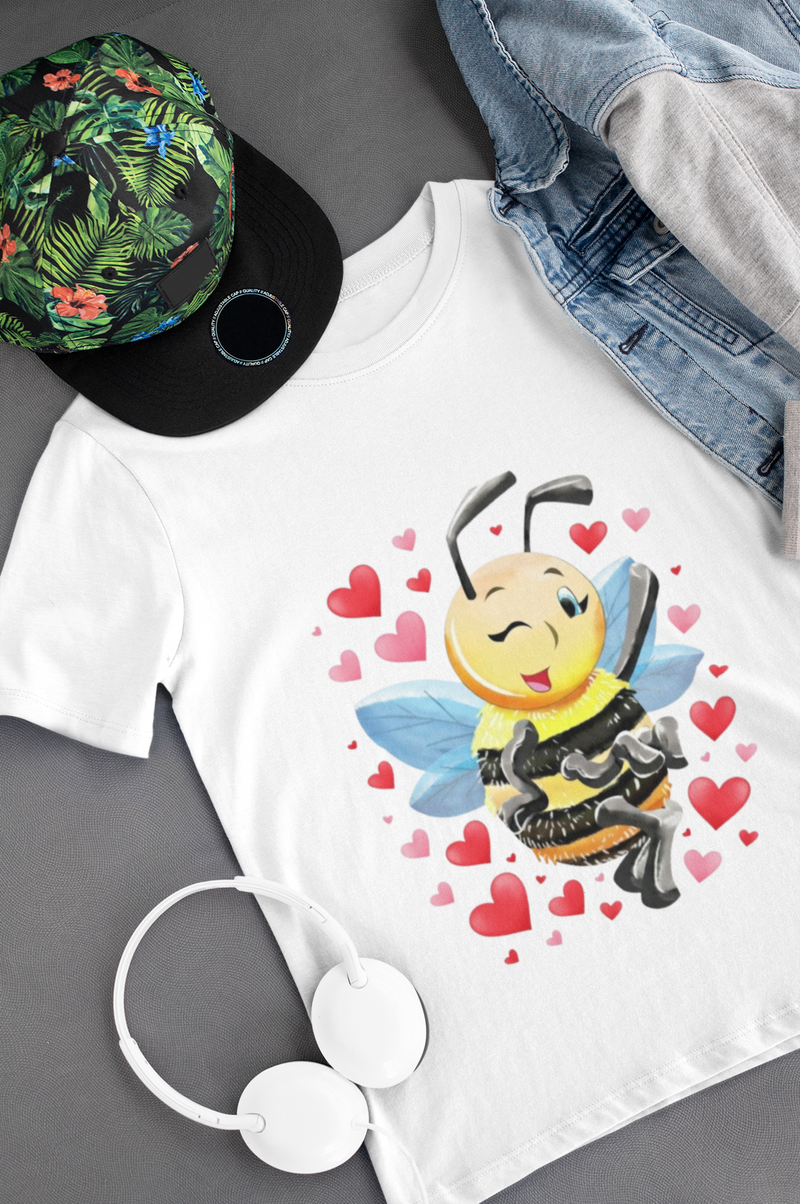 Children's t-shirt with Bella the bee and hearts